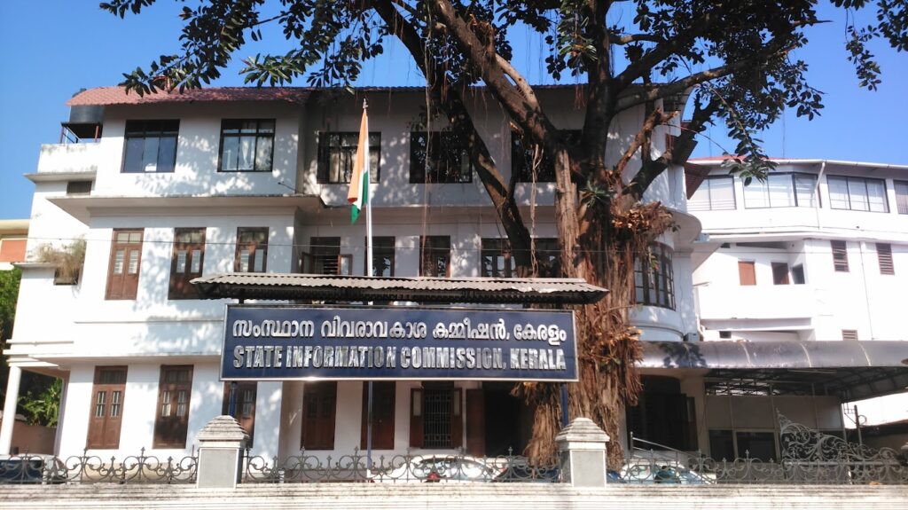 വിവരം നൽകാൻ 50 ദിവസം വൈകി; ഉദ്യോഗസ്ഥന് പിഴ 12500 രൂപ 50-days-late-in-providing-information-12500-fine-to-the-officer