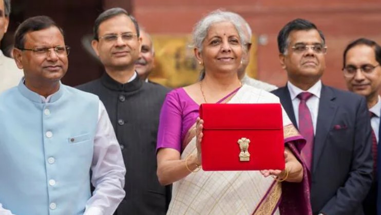 ബജറ്റ് 2024-25 : 80 കോടി ജനങ്ങൾക്ക് ഗരീബ് കല്യാൺ യോജന ; കാർഷിക മേഖലക്ക് 1.52 ലക്ഷം കോടി Finance-Minister-Nirmala-Sitharaman-presented-the-Union-Budget-2024-25- parliament